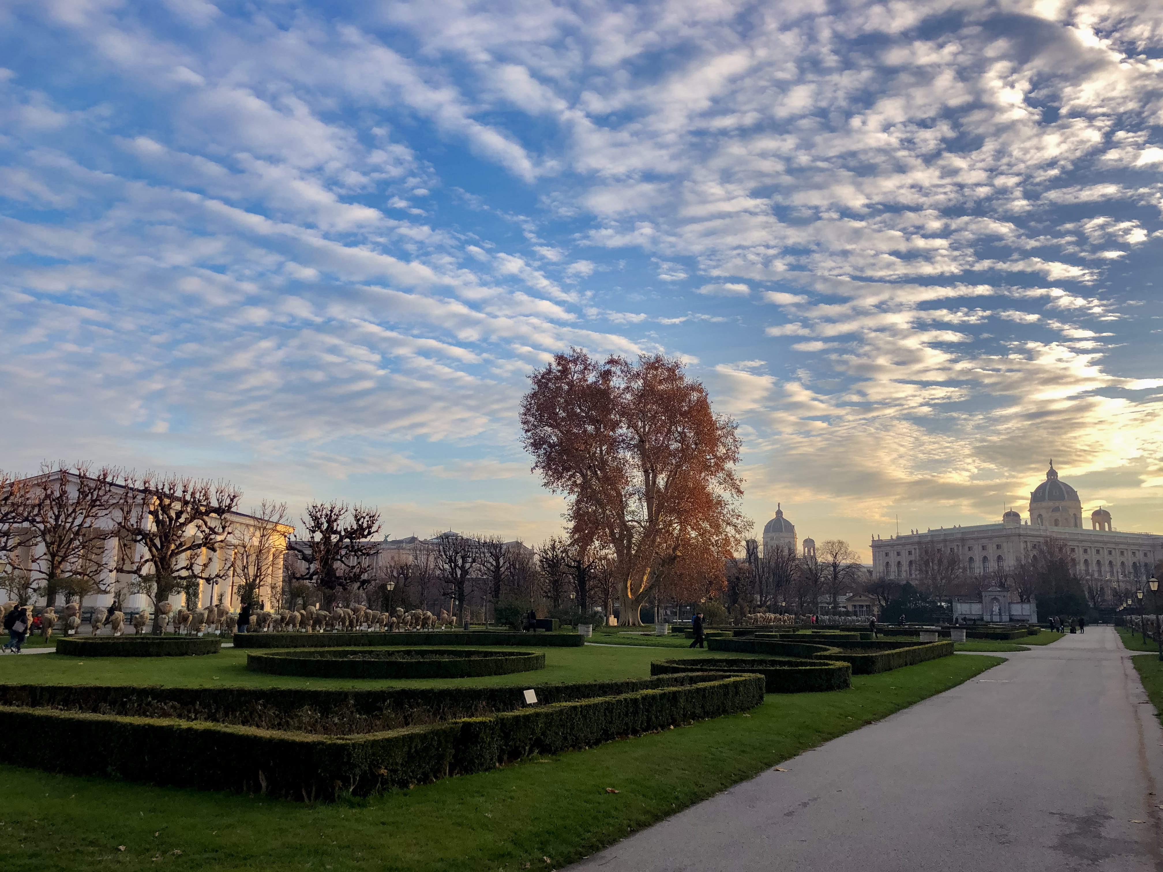Schäfchenwolken über Wien